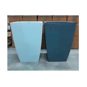 Maceta de cerámica con acabado natural y líneas limpias, ideal para un estilo moderno de plantas en su oficina en casa o espacio al aire libre - Product Image 5