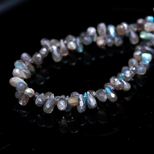 Perles en forme de larme à facettes en Labradorite Flashy, perle de Briolette en forme de larme de Labradorite naturelle, vente de perles de pierres précieuses en vrac pour la fabrication de bijoux - Product Image 3