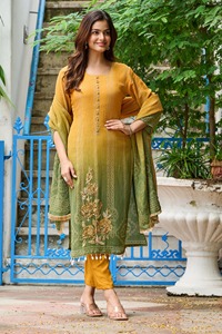 Salwar Kameez Festivo de Tela Pura Crush Shimar con Parte Inferior Hecha a Mano - Duptta de Santoon Puro - Estampado de Seda de Tela Pura Crush Shimar - Product Image 4