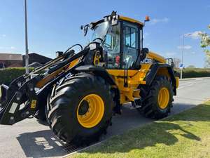 Chargeuse compacte 1CX/4CX avec pelle rétrocaveuse et chargeur frontal, capacité de charge nominale de 7 tonnes, pour travaux de construction et agriculture, modèle 2023 - Product Image 4