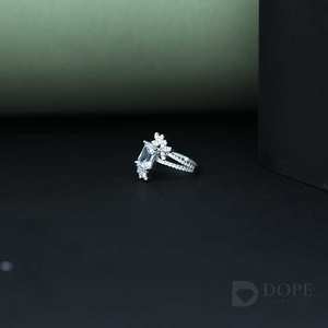 Anillos de Compromiso de Moissanita Unisex de Acero Inoxidable con Baño de Oro de 18 Quilates y Diseño de Vástago Dividido para Uso Diario - Product Image 3