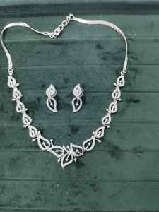 Pendientes de Araña Elegantes de Aleación de Zinc Chapados en Oro con Forma de Campana Étnica con Circonita, Elegante Collar AD para un Look Glamuroso de Boda - Product Image 2