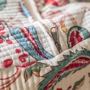 Sac de week-end décontracté de luxe en coton multi-écologique à imprimé en relief - Design matelassé bohème Fermeture à glissière Utilisation de nuit et de gym Grande taille - Product Image 3