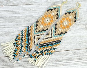 Pendientes Largos con Borlas de Cuentas Multicolores Hechas a Mano, Elegantes y Decorativos - Product Image 2