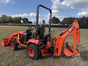 Vente à prix réduit de mini-tracteur Kubota BX23S 4WD diesel avec chargeur et pelle rétrocaveuse standard Garton - Product Image 3