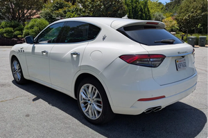 Vehículo Usado a Precio Accesible - Volante a la Izquierda |   MASERRATII LEVVANTTE GT 2022 - Product Image 6