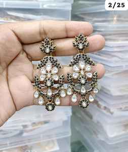 ต่างหูแบบชุดคุณหนานดีไซน์ใหม่ล่าสุดจากอินเดีย ขายส่ง เครื่องประดับชุบทองทันสมัยสำหรับผู้หญิง ทำจากโลหะผสมสังกะสี - Product Image 2