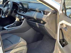 Toyota RAV4 Fashion Plus 2.0L d'occasion propre, modèle 2024 - Product Image 6