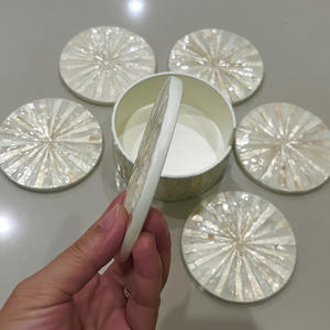 Sous-verres en nacre blanche naturelle en forme de pétale, élégants accessoires de table décoratifs en coquillage pour la salle à manger et la table basse - Product Image 5