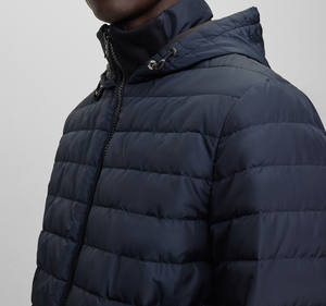 Veste coupe-vent matelassée en polyester noir brillant avec logo personnalisé OEM, prix de gros, streetwear à capuche zippé - Product Image 4