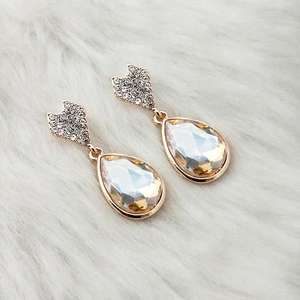 Pendientes colgantes finos Kriaa, piedra de cristal marrón con chapado en oro, modelo 1313639D - Product Image 1