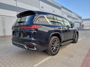 Berline d'occasion 2021-2022, 4.5L Euro IV Essence, Boîte automatique 6 vitesses, Transmission intégrale, Sièges en cuir, Volant à gauche, Jantes R18, Toit ouvrant panoramique, 360 - Product Image 3