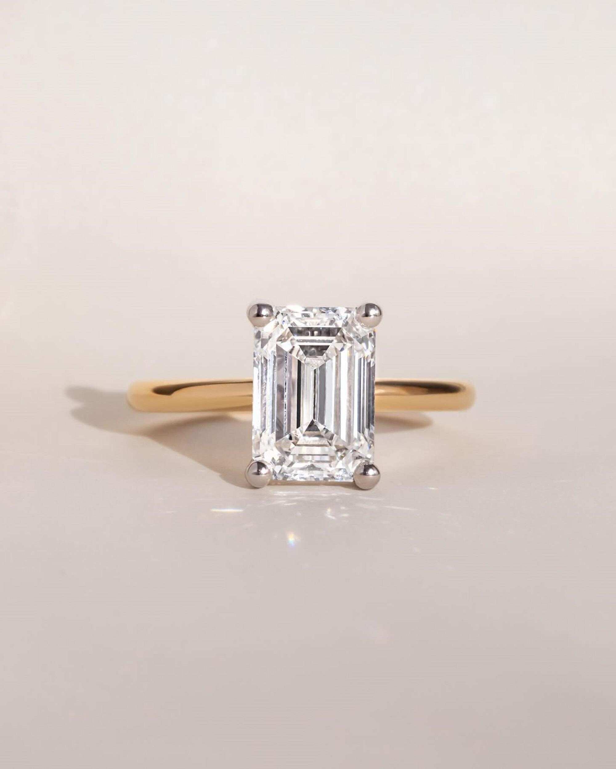 สีเหลืองทอง