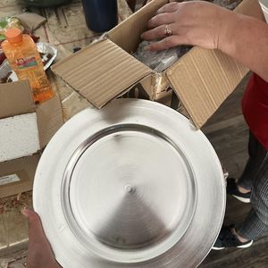 Plato de Presentación de Acero Inoxidable Color Dorado, Vajilla Ecológica para la Cena de Acción de Gracias con Diseño Elegante y Lujoso, Sofisticación Atemporal - Product Image 4