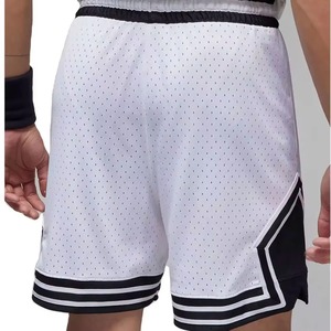 Short de sport à séchage rapide pour homme, tissu en maille respirante, évacuation de l'humidité, idéal pour la course, l'entraînement et l'entraînement. - Product Image 3