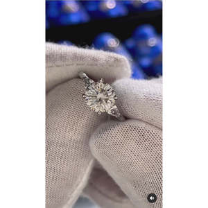 แหวนเงินแท้ประดับมอยส์ซาไนต์ Tacori Fleur-de-Luxe 1.5-1.75 กะรัต - Product Image 1