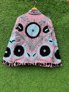 Vente en gros Veste d'hiver courte à coupe ajustée pour femmes avec broderie Suzani faite à la main Nouveau tissu polaire d'exportation avec rembourrage en coton - Product Image 5