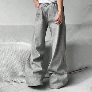 Pantalones acampanados de último diseñador 2025, pantalones de chándal para correr para hombre, pantalones de chándal informales sueltos lisos de gran tamaño personalizados para hombre, pantalones de chándal de lana pesada - Product Image 3