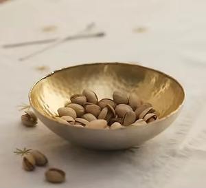 Cuenco de metal antiguo grabado con fechas, perfecto para ocasiones culturales y recepciones de boda lujosas - Product Image 4