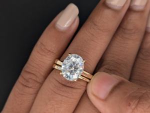 Ensemble de bague de fiançailles avec halo caché en diamant de laboratoire de coupe ovale de 2,90 carats, ensemble de bague de mariage en diamant pour femme, or jaune massif 14 carats - Product Image 3