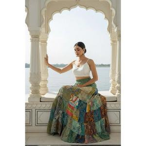 ชุดกระโปรงแม็กซี่สไตล์โบฮีเมียนสำหรับผู้หญิง พร้อมเสื้อครอปท็อป ลายพิมพ์แบบชาติพันธุ์ กระโปรงยาว เหมาะสำหรับใส่เที่ยวพักผ่อนช่วงฤดูร้อน - Product Image 5