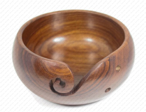Bol de fil peint à la main en bois coloré Bols de fil en bois massif avec conception de tourbillon Fournitures de crochet à tricoter durables par AYAANS - Product Image 5