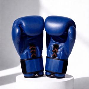 Guantes de Entrenamiento Profesionales de Cuero con Elegantes Detalles en Dorado, Cierre de Cordones y Acolchado de Espuma Multicapa para Gimnasio - Product Image 5