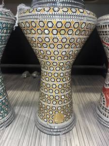 Darbuka Profesional Egipcia de Madreperla - Doumbek con Incrustaciones Hexagonales de Mosaico Colorido de 22 cm - Product Image 3