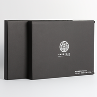 Boîte postale de luxe en carton à fermeture éclair noire avec glissière à double face pour emballage de chaussettes avec doublure en éponge et logo personnalisé