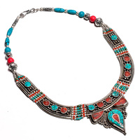 Collier pendentif classique en argent tibétain avec serti clos et pierre précieuse turquoise pour fiançailles, mariage et anniversaire