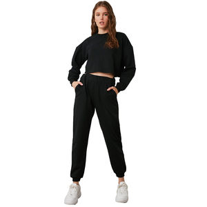 Premium Women Street Culture Custom Pullover Chándal para mujer Ropa deportiva al aire libre Ropa para invierno - Product Image 5