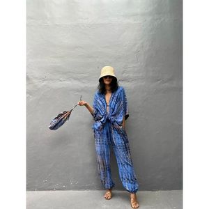 ชุดเซ็ต 2 ชิ้นสไตล์โบฮีเมียนสำหรับผู้หญิง ทำมือ ย้อมสีแบบไทได ผ้าฝ้ายและใยไผ่ ระบายอากาศได้ดี แขนสั้น เอวกลาง ความยาวปานกลาง เหมาะสำหรับฤดูร้อน - Product Image 1