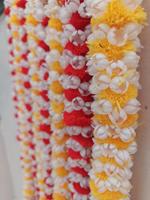 Karangan Bunga Melati Buatan Tangan India Berkualitas Tinggi 5 Kaki Gaya Modern India Selatan Merah Kuning Pompom Dekorasi Rumah