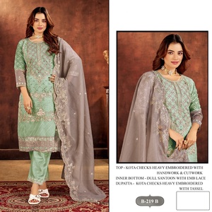 Traje pakistaní de diseño premium Kota Cheks, con bordados elaborados a mano y calados, de exportadores del catálogo. - Product Image 5