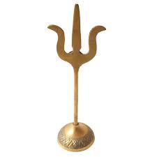 Trishul dorado Símbolo de poder y divinidad Tradicionalmente llevado como un arma divina, el Trishul encarna la fuerza - Product Image 5