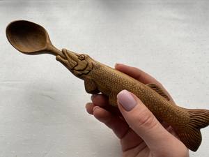 Cuchara de madera hecha a mano Mango tallado único Utensilios de cocina elegantes - Product Image 3