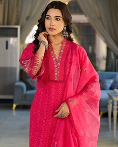 ชุดผ้าฝ้ายแท้พร้อมชุด Dupatta งานปักและตัดเย็บสวยงามและมีดีไซน์ใช้งานหนัก - Product Image 3