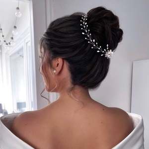 Diadema Bridella BHP35-G con Pedrería Dorada y Perlas, Elegante Tocado de Novia - Product Image 2