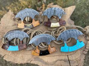 Cuchillo Alaskan ULU Hecho en Acero de Damasco con Funda de Cuero, Ideal para Picar y Cortar - Product Image 3