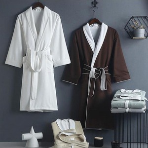 Batas de baño de satén de poliéster 100% de alta calidad para mujer, ropa de dormir de Hotel de lujo, logotipo personalizado, nuevo diseño, logotipo personalizable de verano - Product Image 4