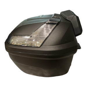 Top Case GIVI B37NT Blade Tech Monolock 37 Litres Noir pour Motocyclettes en Plastique, Alliage d'Aluminium et Pièces en Aluminium - Product Image 4