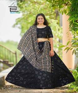 Prix de gros sur la mode Georgette broderie à volants travail Lehenga Choli Dupatta ethnique fête porter vêtement robe tissu - Product Image 6