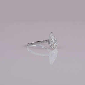 Anillo de Compromiso Chapado en Oro Blanco Sólido de 18 quilates, Pave Setting, Pera Cut Lab Grown Diamond Half Eternity Round Cut Diamond Ring - Product Image 6