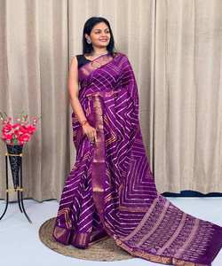 Saree prêt-à-porter avec dentelle florale en velours - Product Image 5