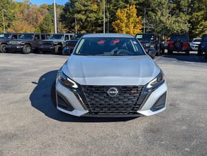 Nissan Altima 2023 2.5 SR, tracción delantera, motor de gasolina de 1.4 litros y 4 cilindros, 5 asientos, sedán automático. - Product Image 3