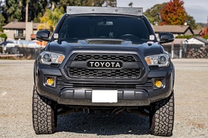 TOYOTA TACOMA TRD SPORT DOBLE CABINA 4X4 2017 USADO, VOLANTE A LA IZQUIERDA/DERECHA - Product Image 2