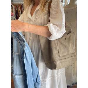 Vestido Mary Lisboa, Blanco, con Encaje, Cuello en V, Mangas Abullonadas, Transpirable, Silueta Holgada, Estilo Vintage - Product Image 3