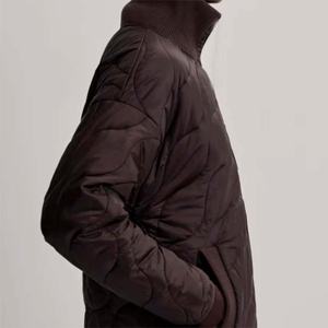 Veste matelassée zippée tendance pour femmes pour l'hiver Vêtement d'extérieur confortable et durable pour un usage quotidien Vestes matelassées - Product Image 5