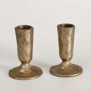 Portavelas de latón de diseño con motivos tradicionales para mejorar la decoración de los espacios de vida, dormitorios y habitaciones con gracia - Product Image 3