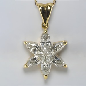 Pendentif en or massif 14 carats avec diamant de laboratoire de forme marquise de 2,0 carats, serti invisible, en forme d'étoile, design personnalisé - Product Image 2